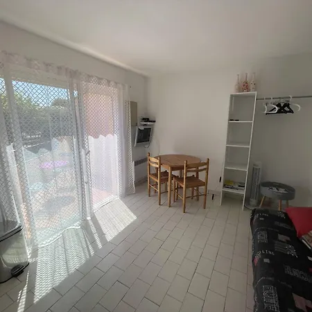 Proche Avec Terrasse Et Piscine A Saint-cyprien - Fr-1-106-64 * سان سيبريان